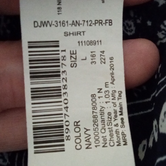 Denim Jeans & Casuals - Printed Button Up - Large - Picture 10 of 10